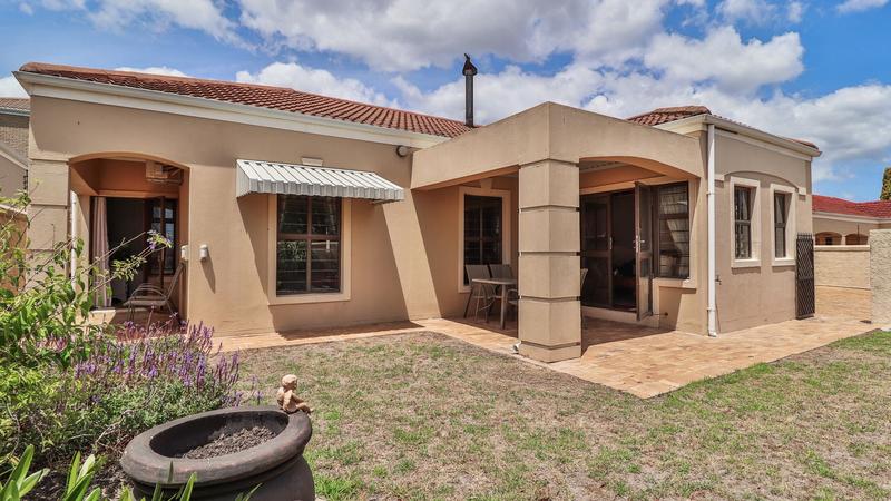 3 Bedroom Property for Sale in Uitzicht Western Cape